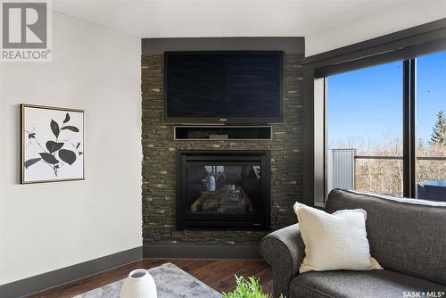 462 Nicoll Avenue, Regina Beach, SK - Indoor Photo Showing Living Room With Fireplace
