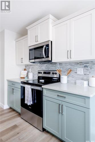 206 Schmeiser Bend, Saskatoon, SK - Indoor Photo Showing Kitchen With Upgraded Kitchen