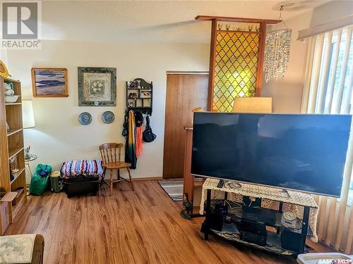 410 2Nd Avenue, Young, SK - Indoor