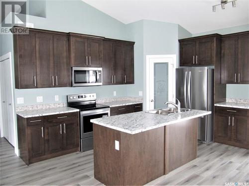 282 15Th Street, Battleford, SK - Indoor Photo Showing Kitchen With Upgraded Kitchen