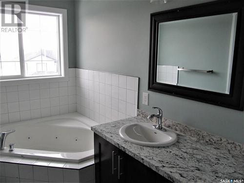 282 15Th Street, Battleford, SK - Indoor Photo Showing Bathroom