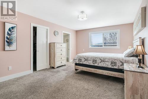 695 Webster Road Unit# 14, Kelowna, BC - Indoor Photo Showing Bedroom