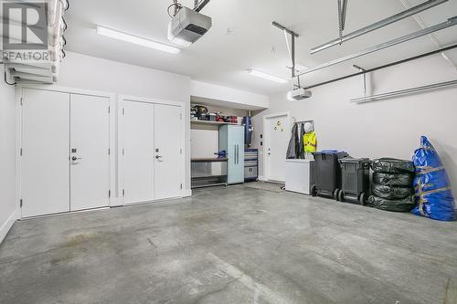 695 Webster Road Unit# 14, Kelowna, BC - Indoor Photo Showing Garage