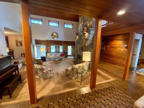 231 Glenacres Road, Nakusp, BC - Indoor With Fireplace