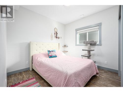 8700 Hofer Drive, Coldstream, BC - Indoor Photo Showing Bedroom
