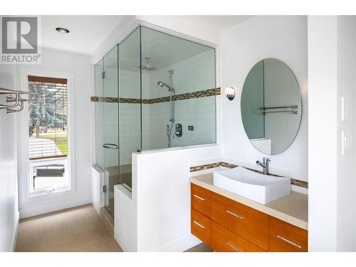 1200 Mission Ridge Road, Kelowna, BC - Indoor Photo Showing Bathroom