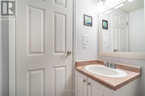 #112 -3499 Upper Middle Rd, Burlington, ON - Indoor Photo Showing Bathroom