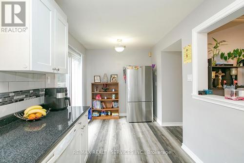 ##80 -900 Central Park Dr, Brampton, ON - Indoor Photo Showing Kitchen With Upgraded Kitchen