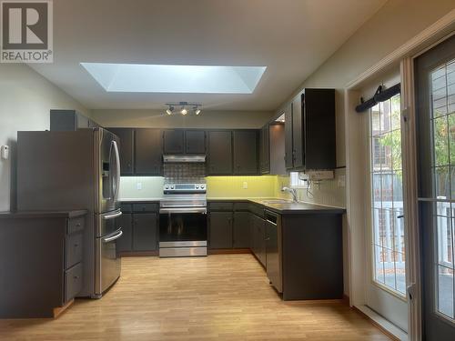 7818 Sage Drive, Coldstream, BC - Indoor Photo Showing Kitchen