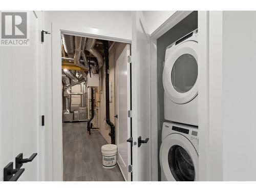 5667 Jasper Way, Kelowna, BC - Indoor Photo Showing Laundry Room