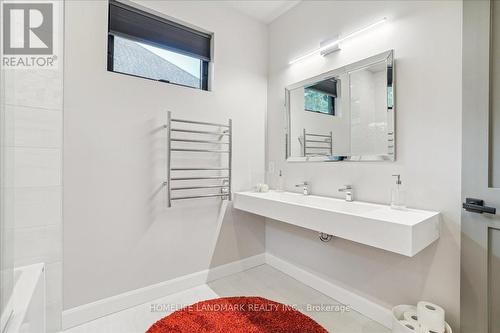 114 Reding Road, Hamilton, ON - Indoor Photo Showing Bathroom