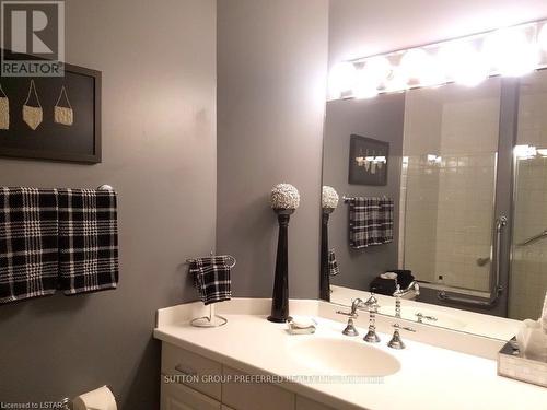 #307 -460 Wellington St, London, ON - Indoor Photo Showing Bathroom