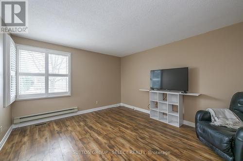 44 - 60 Fiddlers Green Road, London, ON - Indoor