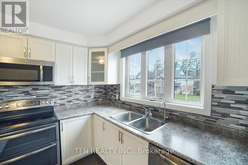 186 Maitland Street, Kitchener, ON - Indoor Photo Showing Kitchen With Double Sink