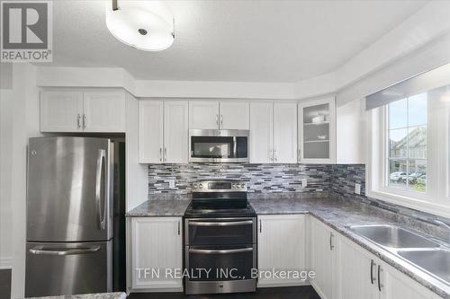 186 Maitland Street, Kitchener, ON - Indoor Photo Showing Kitchen With Double Sink With Upgraded Kitchen