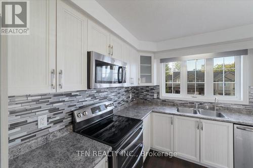 186 Maitland Street, Kitchener, ON - Indoor Photo Showing Kitchen With Double Sink