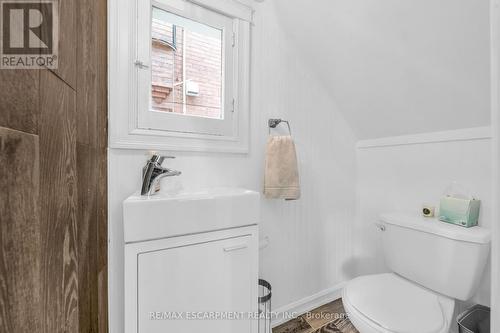 46 Garfield Ave S, Hamilton, ON - Indoor Photo Showing Bathroom