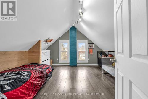 46 Garfield Ave S, Hamilton, ON - Indoor Photo Showing Bedroom