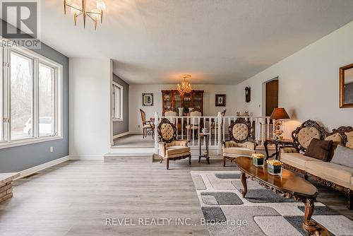 833 Rosehill Road, Fort Erie, ON - Indoor Photo Showing Living Room