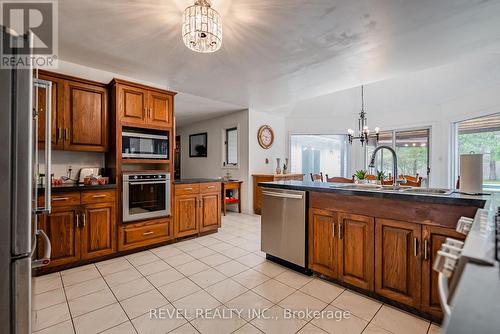 833 Rosehill Rd, Fort Erie, ON - Indoor Photo Showing Kitchen