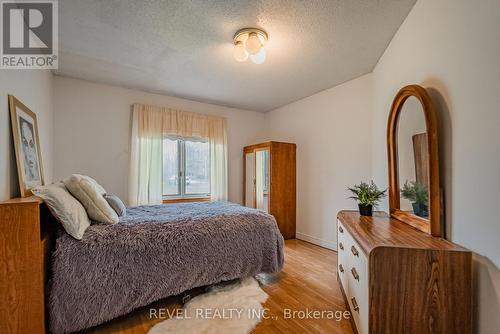 833 Rosehill Road, Fort Erie, ON - Indoor Photo Showing Bedroom