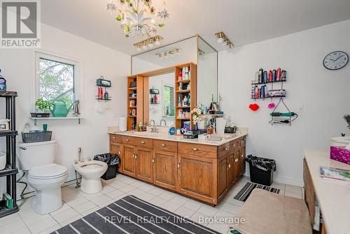 833 Rosehill Rd, Fort Erie, ON - Indoor Photo Showing Bathroom