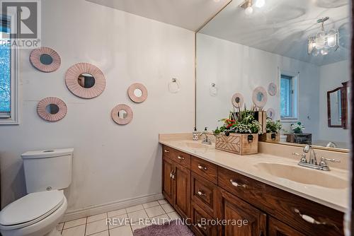 833 Rosehill Rd, Fort Erie, ON - Indoor Photo Showing Bathroom
