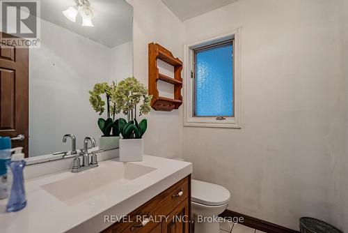 833 Rosehill Road, Fort Erie, ON - Indoor Photo Showing Bathroom