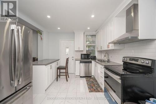 439 Wentworth Street N, Hamilton, ON - Indoor Photo Showing Kitchen With Upgraded Kitchen