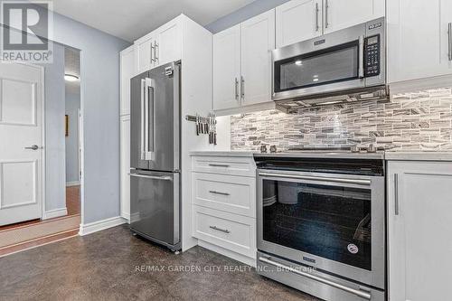 203 - 301 Frances Avenue, Hamilton, ON - Indoor Photo Showing Kitchen With Upgraded Kitchen