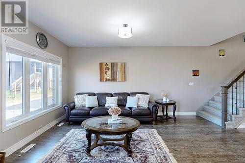 18 Cottonwood Drive, Belleville, ON - Indoor Photo Showing Living Room