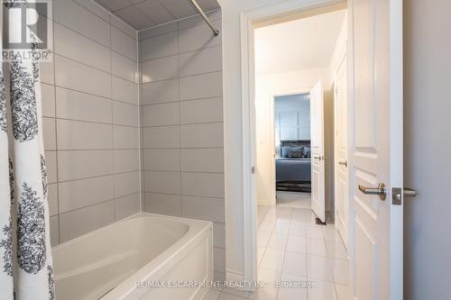 110 Avanti Crescent, Hamilton, ON - Indoor Photo Showing Bathroom