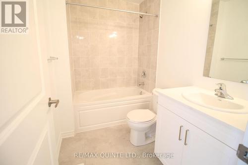 39 Lincoln Drive, Belleville, ON - Indoor Photo Showing Bathroom
