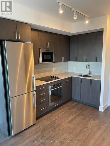 #2005 -2550 Simcoe St N, Oshawa, ON - Indoor Photo Showing Kitchen With Upgraded Kitchen
