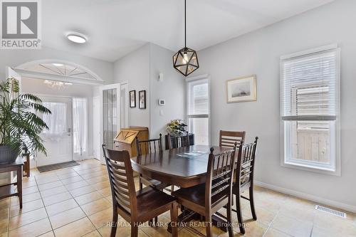 56 Wallace St, New Tecumseth, ON - Indoor Photo Showing Dining Room