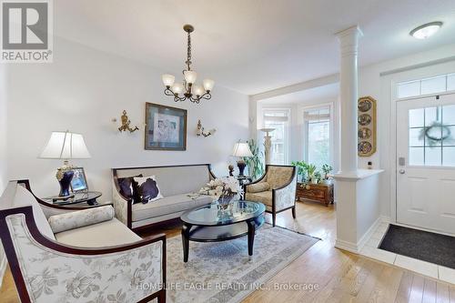 44 Pexton Avenue W, Richmond Hill, ON - Indoor Photo Showing Living Room