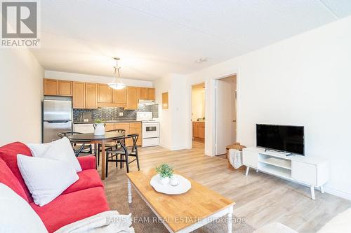 #721 -11 Dawson Dr, Collingwood, ON - Indoor Photo Showing Living Room
