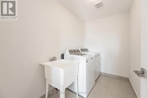 3895 Leonardo St, Burlington, ON - Indoor Photo Showing Laundry Room