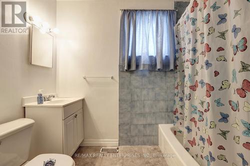 1091 Edgeleigh Ave, Mississauga, ON - Indoor Photo Showing Bathroom