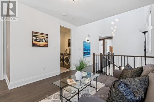 1467 Everest Crescent, Oakville, ON - Indoor Photo Showing Living Room