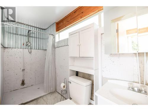 852 First Avenue, Hedley, BC - Indoor Photo Showing Bathroom