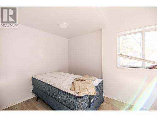 852 First Avenue, Hedley, BC - Indoor Photo Showing Bedroom