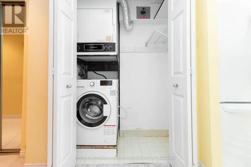 #608 -77 Harbour Sq, Toronto, ON - Indoor Photo Showing Laundry Room