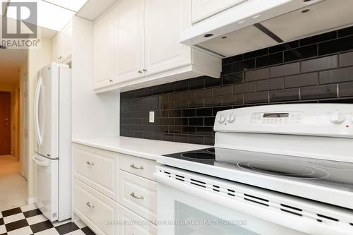 608 - 77 Harbour Square, Toronto, ON - Indoor Photo Showing Kitchen
