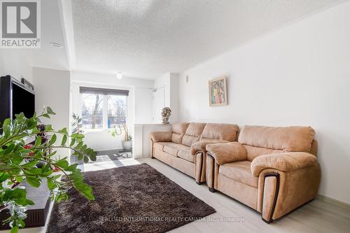 15 - 6063 Kingston Road, Toronto, ON - Indoor Photo Showing Living Room