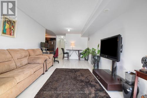 #15 -6063 Kingston Rd, Toronto, ON - Indoor Photo Showing Living Room