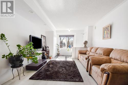 15 - 6063 Kingston Road, Toronto, ON - Indoor Photo Showing Living Room