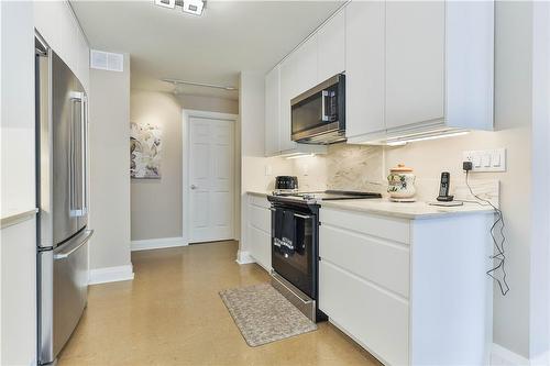 67 Caroline Street S|Unit #605, Hamilton, ON - Indoor Photo Showing Kitchen With Upgraded Kitchen