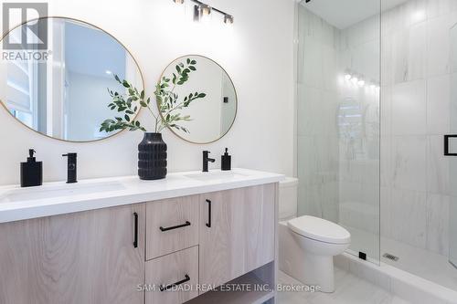 2B Iroquois Avenue, Mississauga, ON - Indoor Photo Showing Bathroom