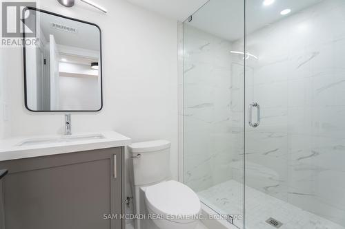 2B Iroquois Avenue, Mississauga, ON - Indoor Photo Showing Bathroom
